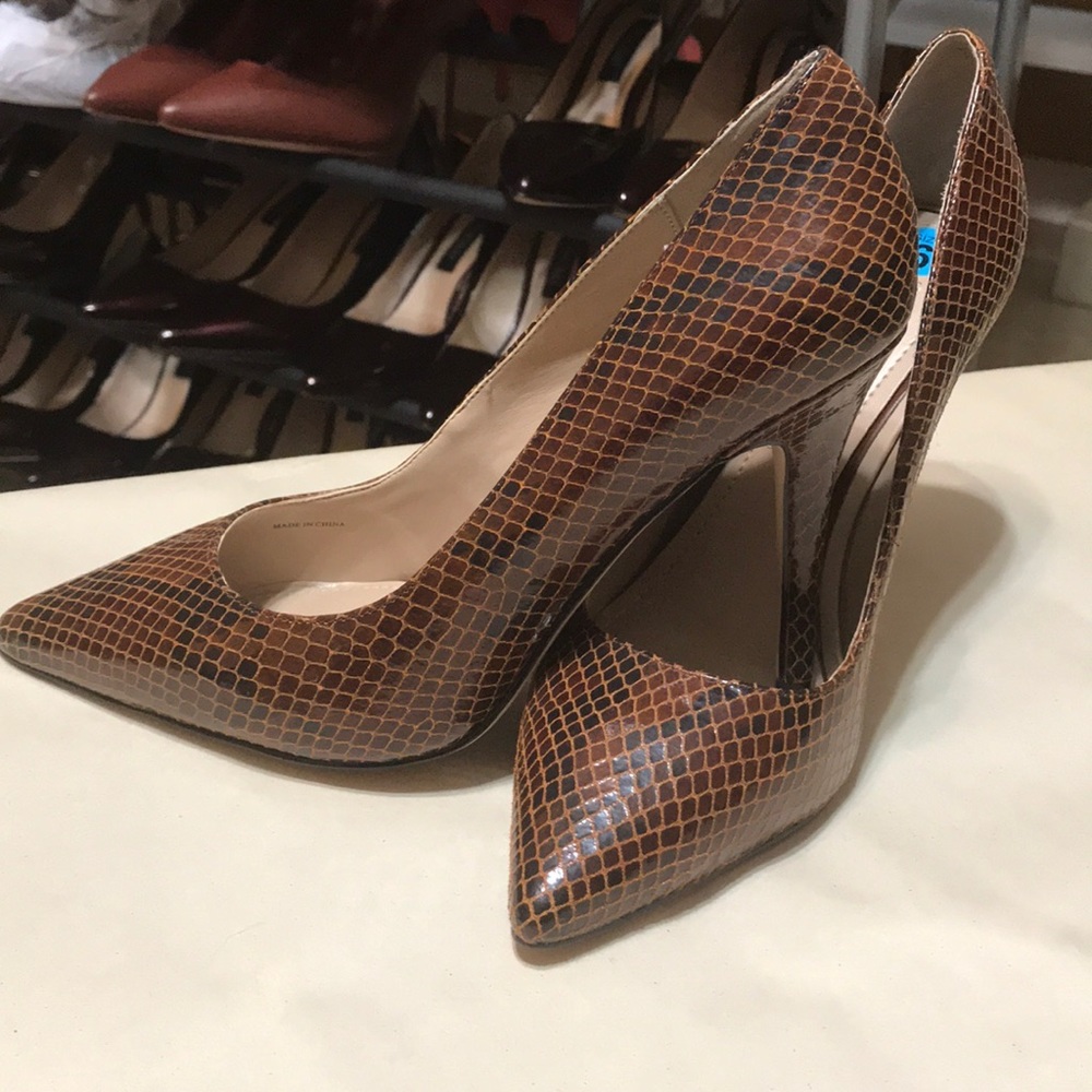 Olivia Brown Exotic Print Pumps